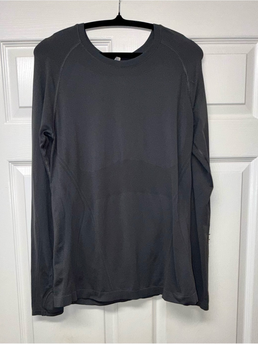 Women’s Athleta Charcoal Gray Long Sleeve Athletic Performance Top | Size: XL